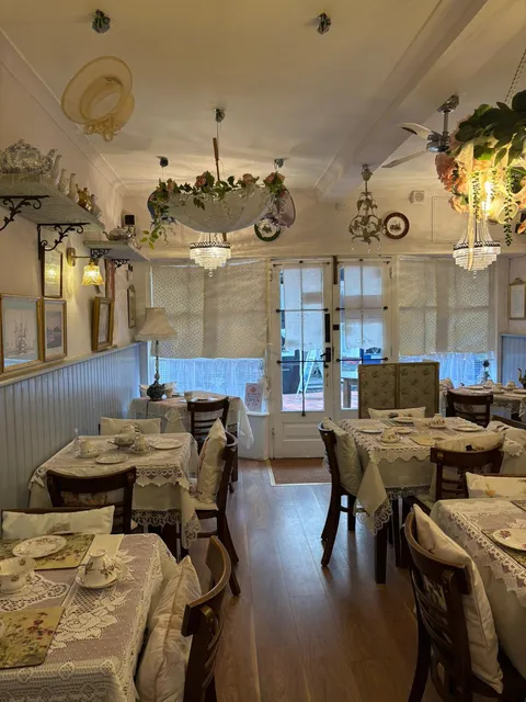 Inside the tearoom, photo 4