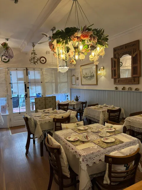 Inside the tearoom, photo 5