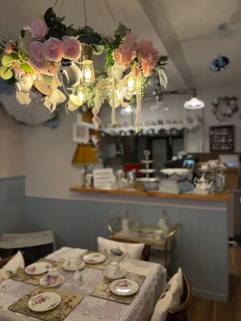 Inside the tearoom, photo 6