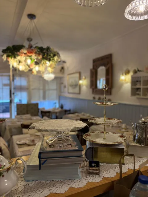 Inside the tearoom, photo 9